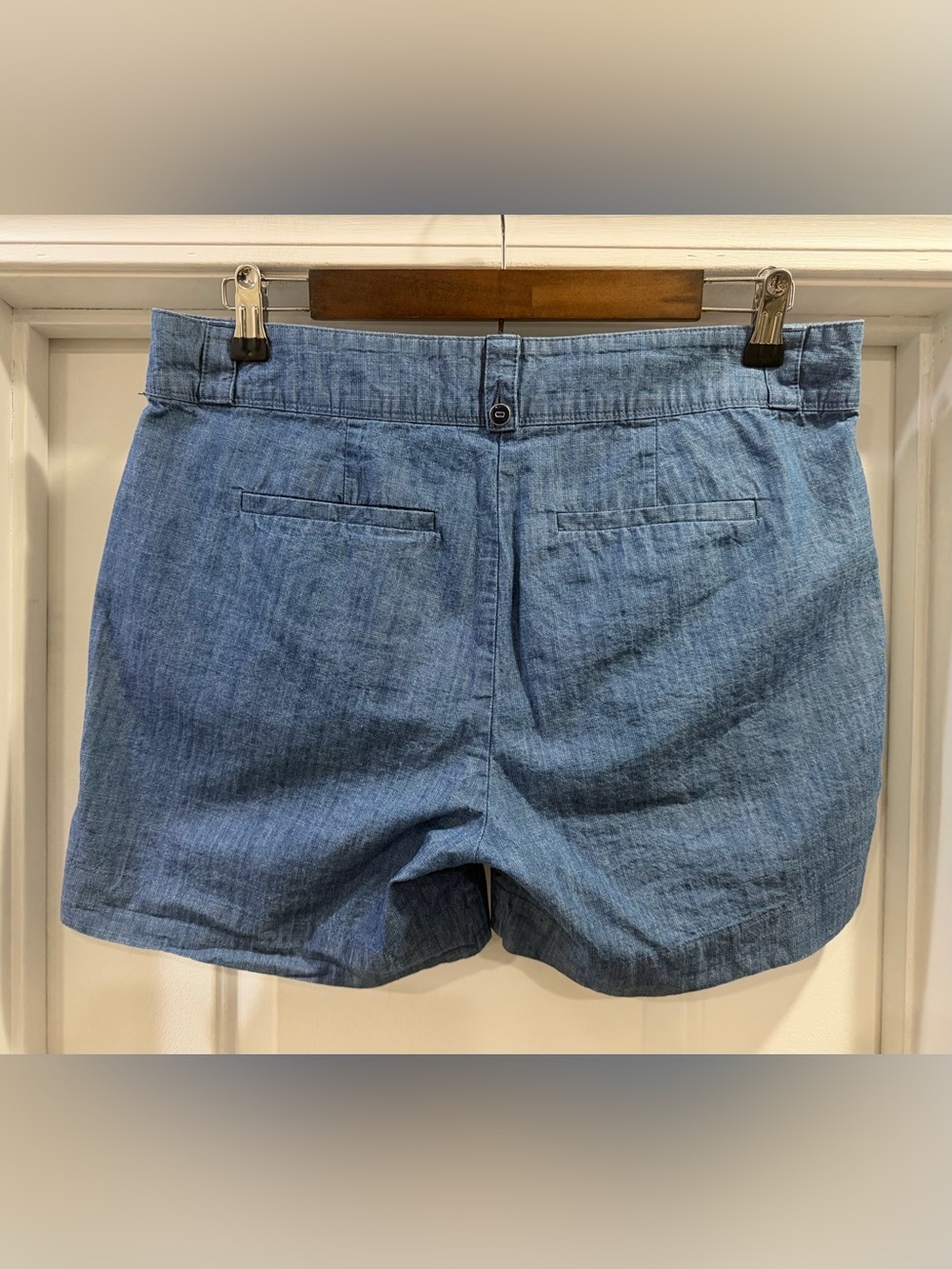 Isaac Mizrahi New York Tailored Chambray Cotton Shorts Size 8